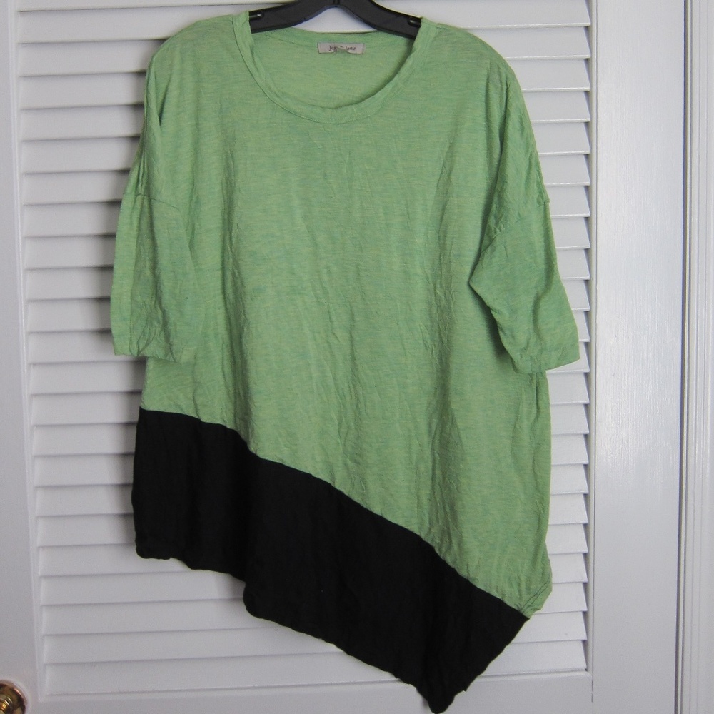 Jess & Jane Oversized Asymmetrical Slant Tee Shirt Green Black sz M